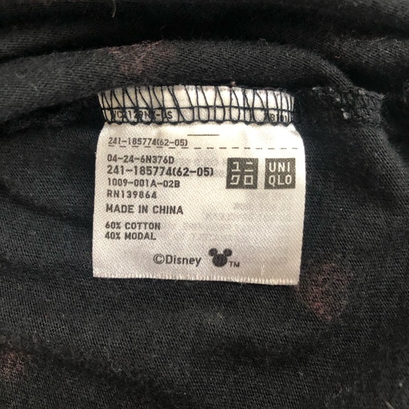 Uniqlo UT Disney Black and Red Snow White Poison Apple Tee Shirt - Picture 7 of 10